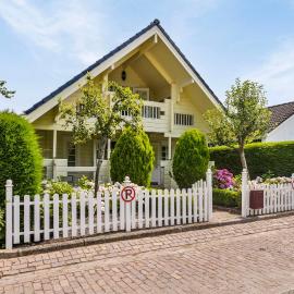 Vakantiehuis De Hut, hotel di Oostkapelle