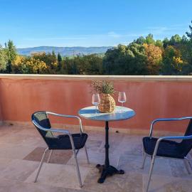 Les deux Oliviers, hotel u gradu Rusijon