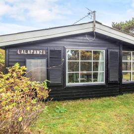 2 person holiday home in Fanø，凡島的飯店