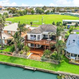 Jaw Dropping Waterside Getaway Patterson Lakes
