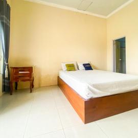 Urbanview Griya Lota Guest House Banyuwangi, hotel i Ketapang