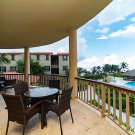 Residences at Barrier Reef 8B Oceanview 2 BR by Stay Floreo