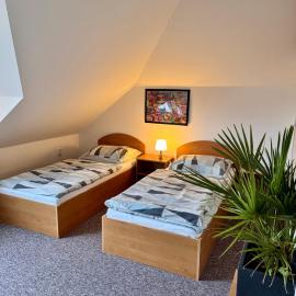 JI Apartment, hotel Modřicében