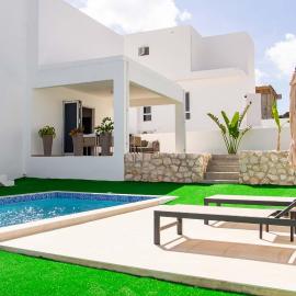 3 bedroom luxury vacation villa for a relaxed intimate feeling, hotel in Willemstad