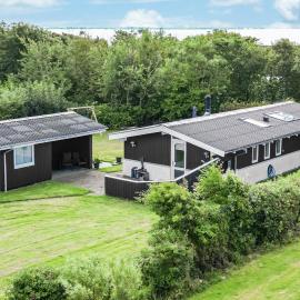 3 Bedroom Beautiful Home In Vinderup, hotel a Vinderup