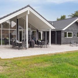 Beautiful Home In Stege With Sauna, отель в Стеге
