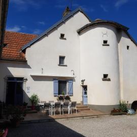 Chambre cosy dans maison historique avec parc et accueil chevaux - FR-1-583-256, hotel em Choye
