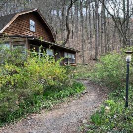 Woodhaven, darling romantic cabin, ATV trails, Mena, AR, hotel en Mena