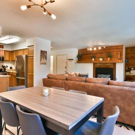 Ski Hill Bluebird Condo: Downtown Breck, Walk To Gondola, hotel em Breckenridge