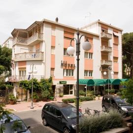 Hotel Ausonia, hotel i Follonica