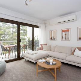 Walk to Beach 2BR Balcony Parking