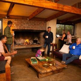 Merwespont Guesthouses#DieHouthuis#Die Wyntenke#A Snoozer's Cottage#, hotel in Bonnievale