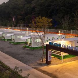 Hwaseong Refreshing Glamping&Caravan, hotel v destinaci Hwaseong
