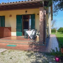 1 Bedroom Lovely Apartment In Marina Di Grosseto