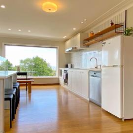 Cosy family house in Massey with Good View