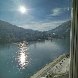 Stan na dan Drinska noć -Zvornik: Zvornik şehrinde bir otel