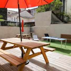MAISON LE GRATTE CIEL - séminaire ou famille, salle de réunion, 8 chambres Clim, Jardin & Salle de sport, hotel in Villeurbanne
