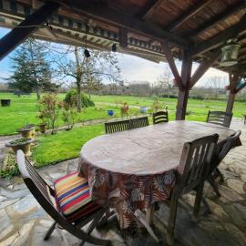 Spacious house with large garden in Valdivienne