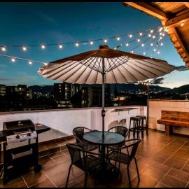 Disfruta de la comodidad como un Hotel 5 Estrellas, hotel i Envigado