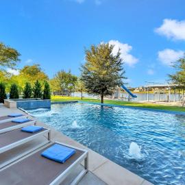 Lakeside 499 and Concierge Services, hotel a Kingsland