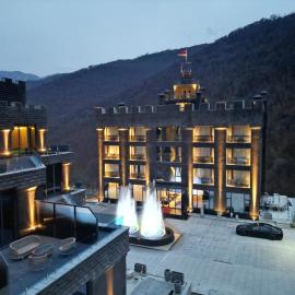 Mounthree, hotel in Pʼambak