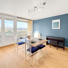 Spacieux, Wi-Fi ultra rapide et parking privé, hôtel à Compiègne