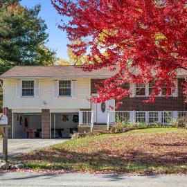 Modern and Accessible 5 Bedroom Home in Cranberry, Pittsburg with Game Room