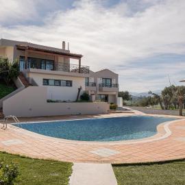 Olive Grove Maisonettes and Apts、Heraklionのホテル