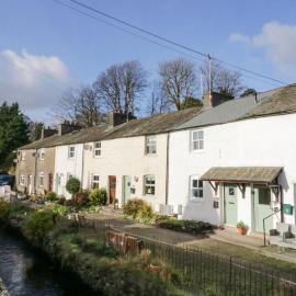 Cosy Logs Cottage, hotel in Grange Over Sands