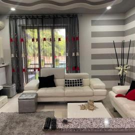 Summer house, hotel en Mozzate
