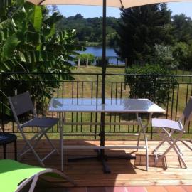 Évasion en Dordogne: Maison au bord de l'eau avec parking privé