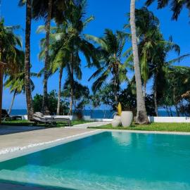 Villa Shepherd Zanzibar - Beachfront Villa with Private Pool & Private Cook