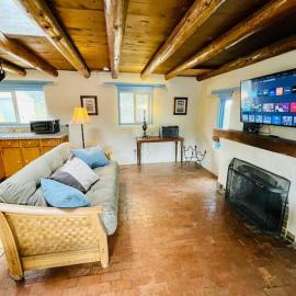 Casita Azul: Cozy Historic Adobe Retreat in Santa Fe