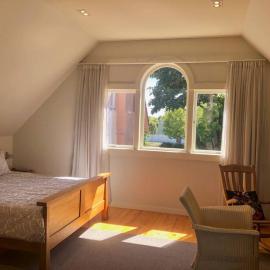Spanish Mission Hideaway with pool and garden, hotel i Hastings