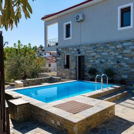 Effie's Maisonette and Detached Studio, hotel di Amaliápoli