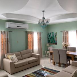 A home away from home, готель у місті Orange Hill