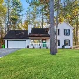 Pet Friendly, Loft, Deck,Nature near Truist Park , ATL, hotelli kohteessa Smyrna