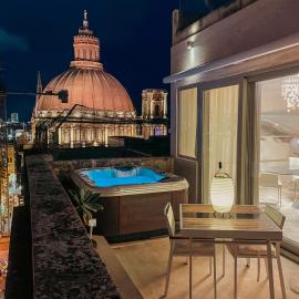 Panoramic Penthouse with Jacuzzi in Valletta by MR Homes