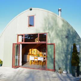Barn Bed and Breakfast, Hotel in Waitati