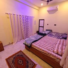 Ayodhya에 위치한 호텔 Krishna home stay