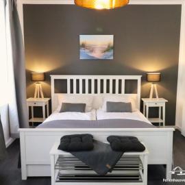 38 Weiße Villa am Schwanenteich EG links