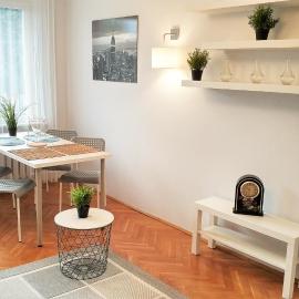 Apartament Wiosenny 52m2 Kłodzko - Osobne Sypialnie, Wśród Drzew, Balkon, Spokój, Hotel in Kłodzko