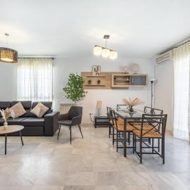 Chalet con piscina a 10 minutos de Granada, hotell i Ogíjares