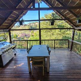 Indulgent Escape, Jet Bath, Stunning Views Boma Firepit -Retreat from the City, hotel in Roodepoort