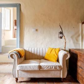 Antica Roccia a Calascio con idromassaggio, hotell sihtkohas Calascio