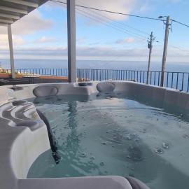 Refúgio com jacuzzi e vista mar