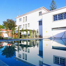 Art 4 You Carcavelos Suites، فندق في كاركافيلو