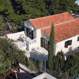 Villa L.L, hotel a Splitska