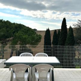 M213 - Marcelli, trilocale con ampio terrazzo panoramico, hotelli kohteessa Marcelli