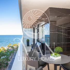 Casa Bianca Ivan Luxury Homes 8ªPlta Norte 1ªLinea, hotel in Oropesa del Mar